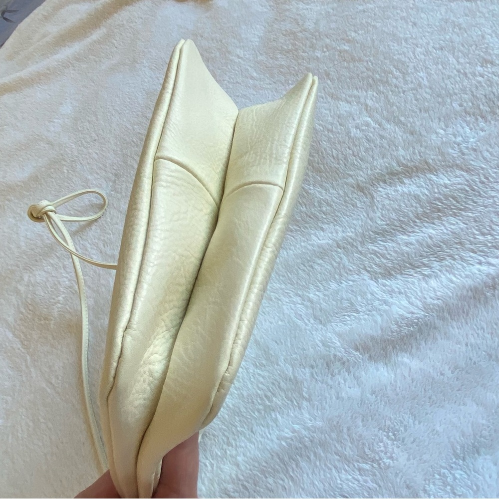 IL BISONTE Bellini Leather Bucket Bag Color Milk - Picture 7 of 8